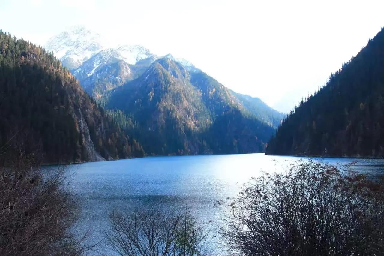 留不住，好时光，而今对月叹匆匆。几度浮沉沧桑，几番幽梦村庄，闲日几分