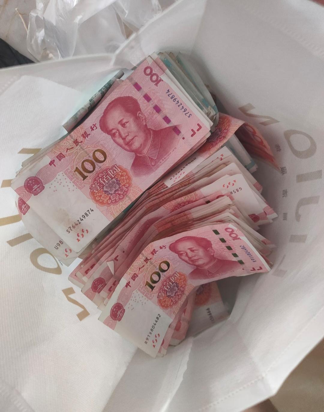 奉劝大家，经济下行千万不要随便借钱给任何人不管是发小、闺蜜还是亲戚因为借钱