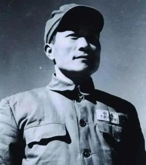 1950年1月，解放西藏任务敲定，刘伯承在重庆召见张国华，特许他从二野全军挑3个