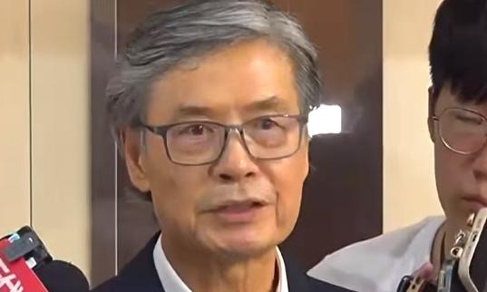 台安全部门前秘书长金溥聪今天感叹，被萧旭岑到处骂背骨，自己就想要跟马英九解释，结