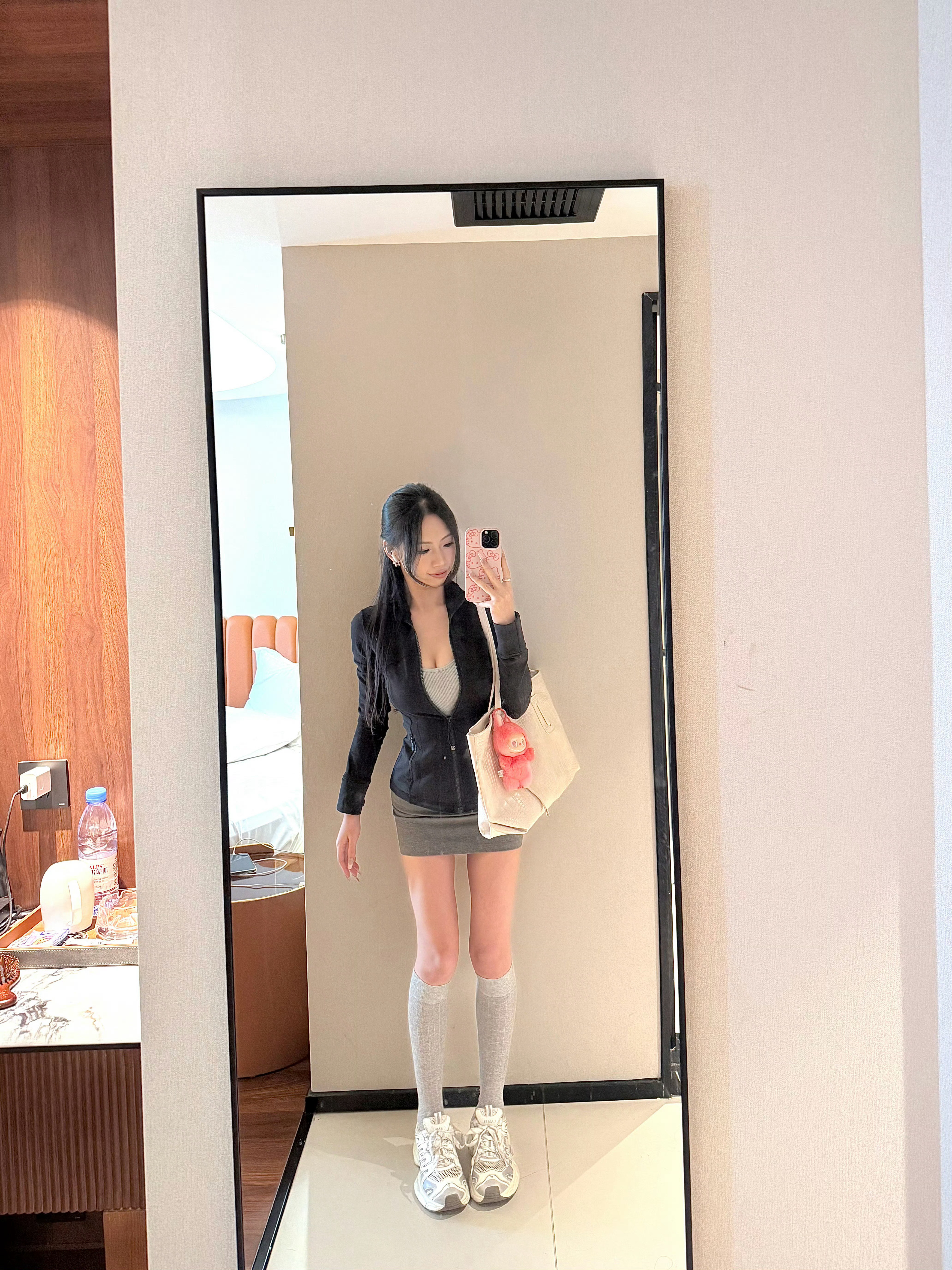 穿这套在成都出门一个晚上被问vx不下10次好吓人好吓人