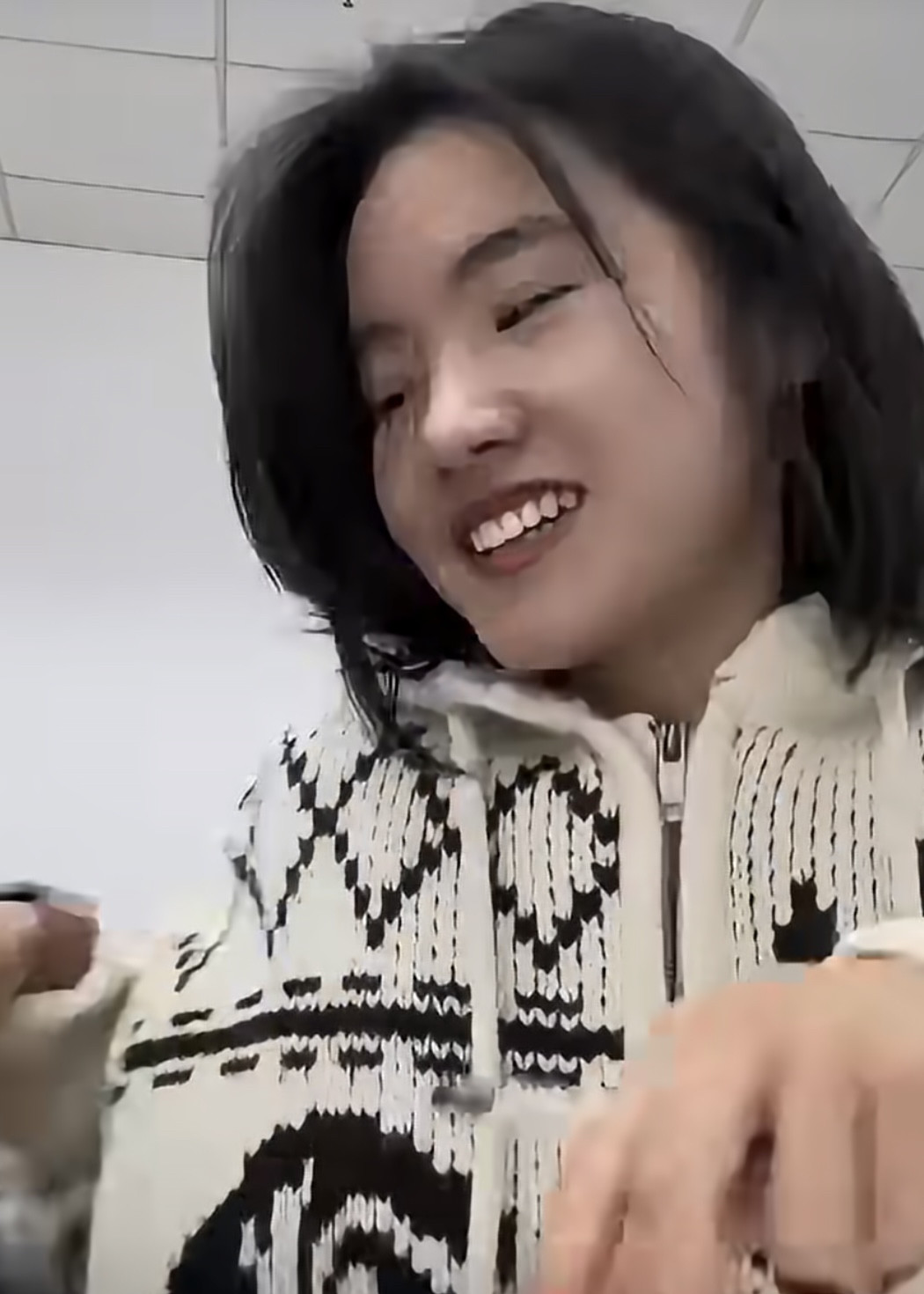 变形女主李勒优梦碎，她爱的不爱她，还要介绍服务员给她......倘若是亲生女儿，晋妈能给亲女儿介绍服