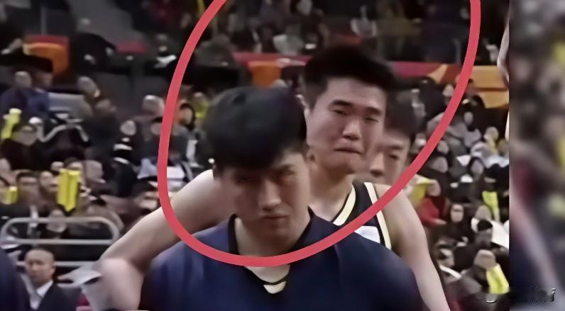 这真的假的，王洪泽被杜锋骂哭？最近在网上流传着一条消息，说是王洪泽因为场上表