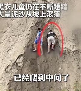 “积了大德了！”10月9日江苏南通，三个小男孩偷偷溜到一个建筑工地，正在沙土坡上