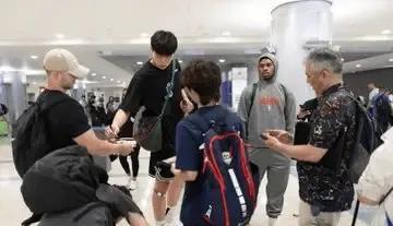准备首秀，杨瀚森随队启程赶往赌城拉斯维加斯。期待杨瀚森夏季联赛首秀表现。7月11