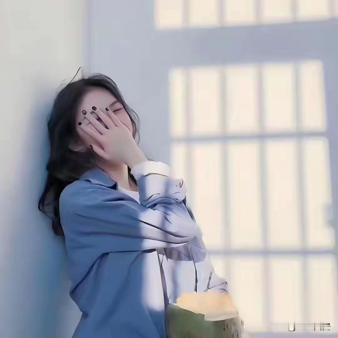 人性中,最愚蠢的行为就是:炫耀。往往是:说者无心,听者有意。你和人