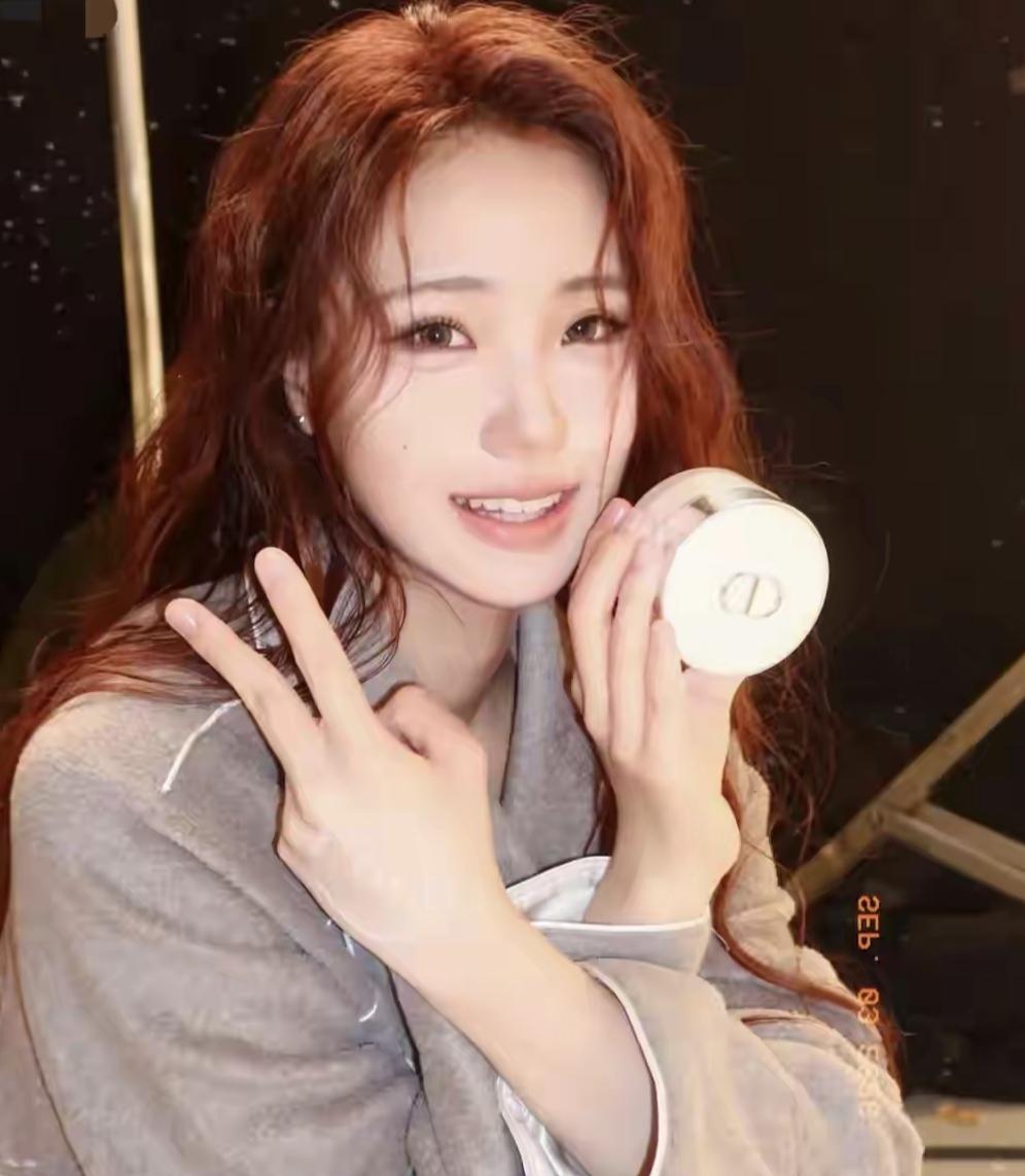 大S徐熙媛的外甥女，也就是小S的二女儿，好像天生就是上封面的料！虽然长得不算太