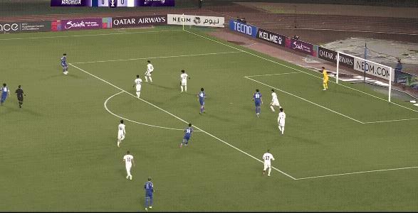 成都蓉城这个丢球真的让人看着就感到愤怒，球员都没有一点拼搏精神，没有去主动封堵对