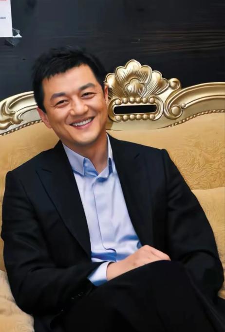 李亚鹏要翻盘了！看到比亚迪请他做代言，我才明白，一个人只要守得住自己，运气早