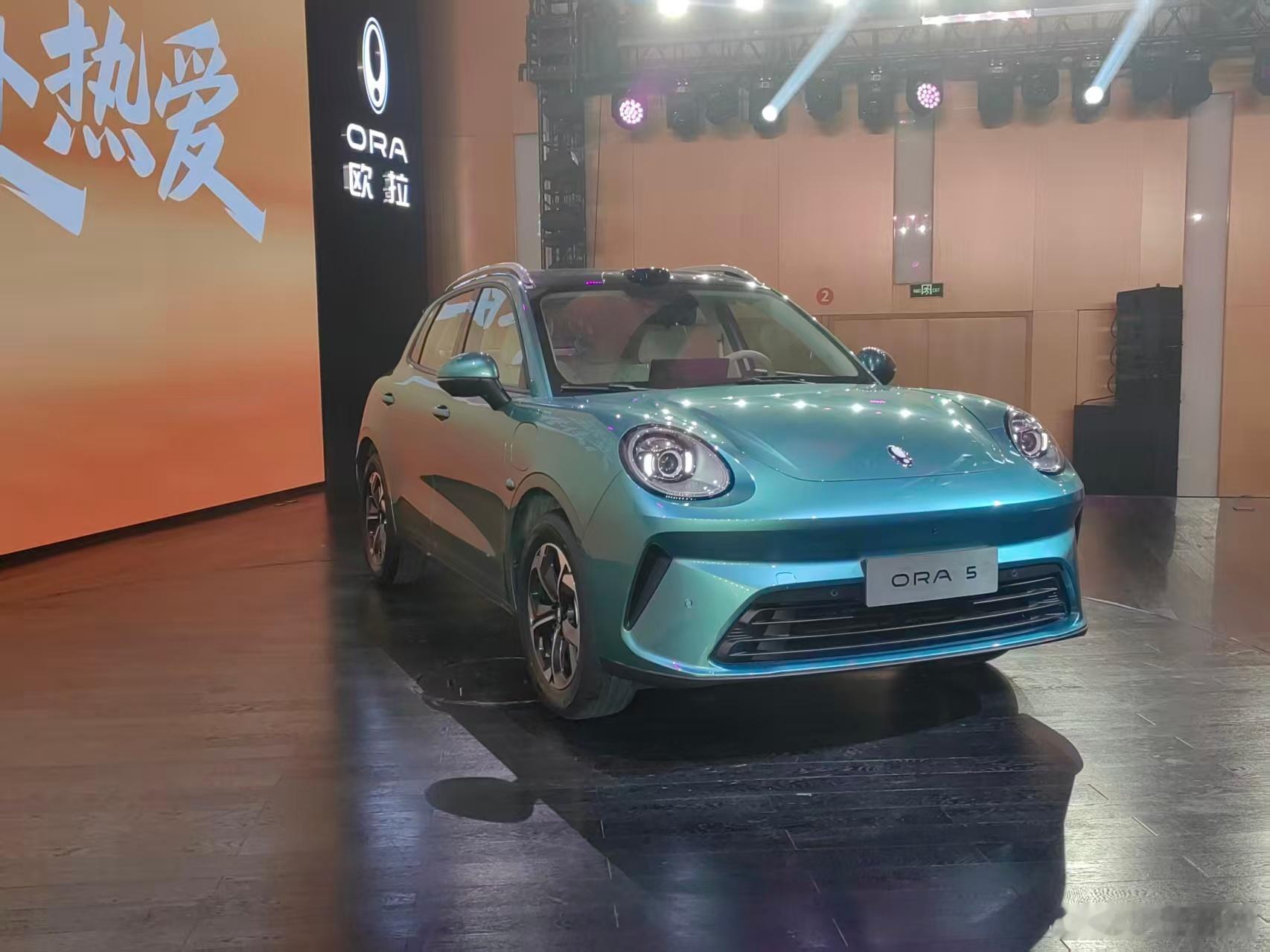 欧拉5正式开启预售，五个版本，10.98-14.28万元背上了个行李架、水