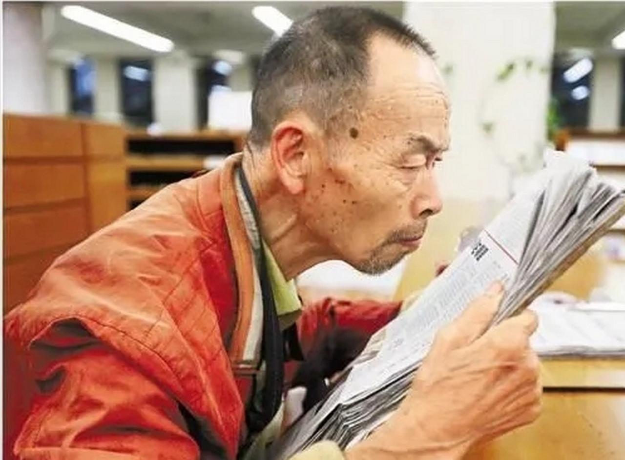 杭州曾被市民投诉衣衫褴褛的街头“流浪汉”，是浙大毕业的韦思浩先生，1999年退休
