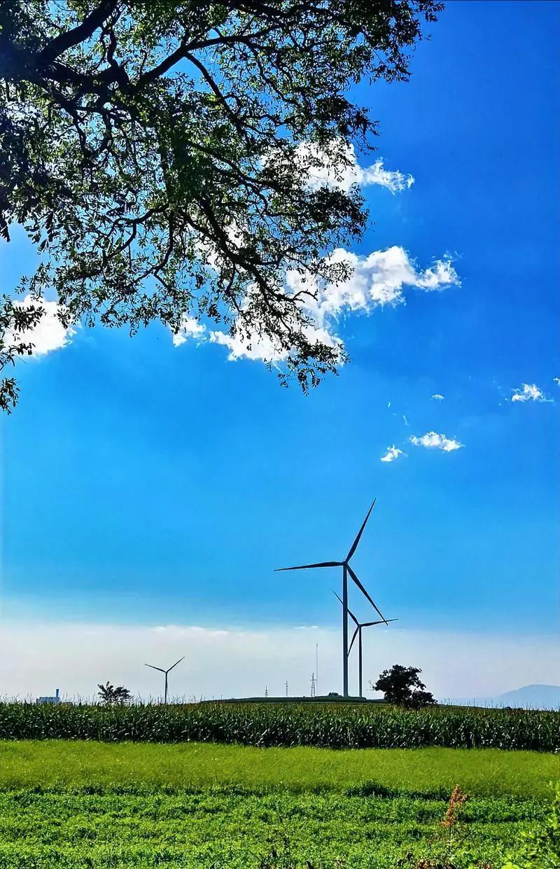 普通人打工一年真挣不到10万。大部分人一年也就3–8万，月薪两三千、四五千是常