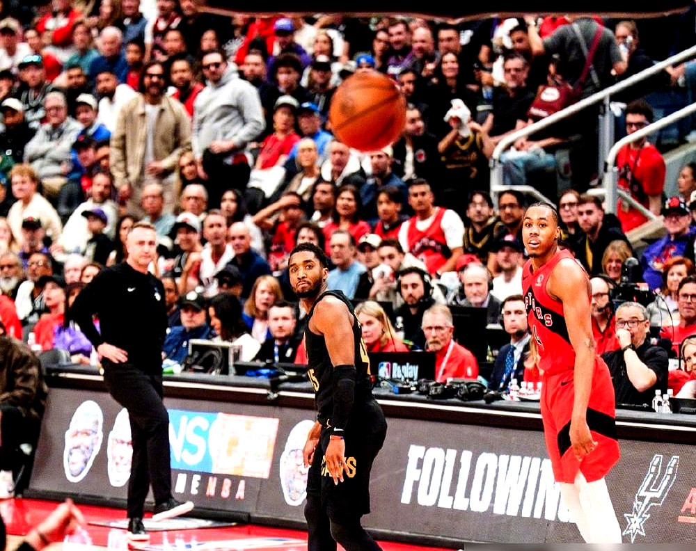 都以为要炸了，结果人家在更衣室好着呢。骑士季后赛2-0领先被猛...