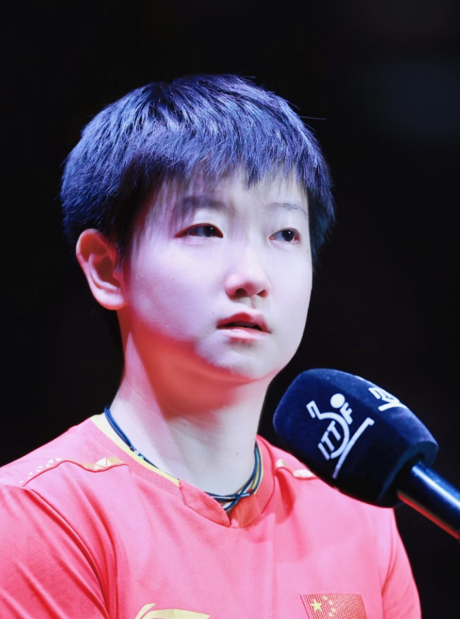 孙颖莎成功背后的男人，不是她的爸爸，不是她的教练，看了她小时候学打球背后的这个男