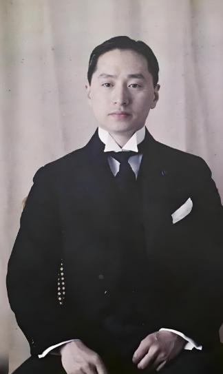 1908年，外交天才顾维钧被骗回国与张润娥结婚，他在母亲房中躲了两晚，第3
