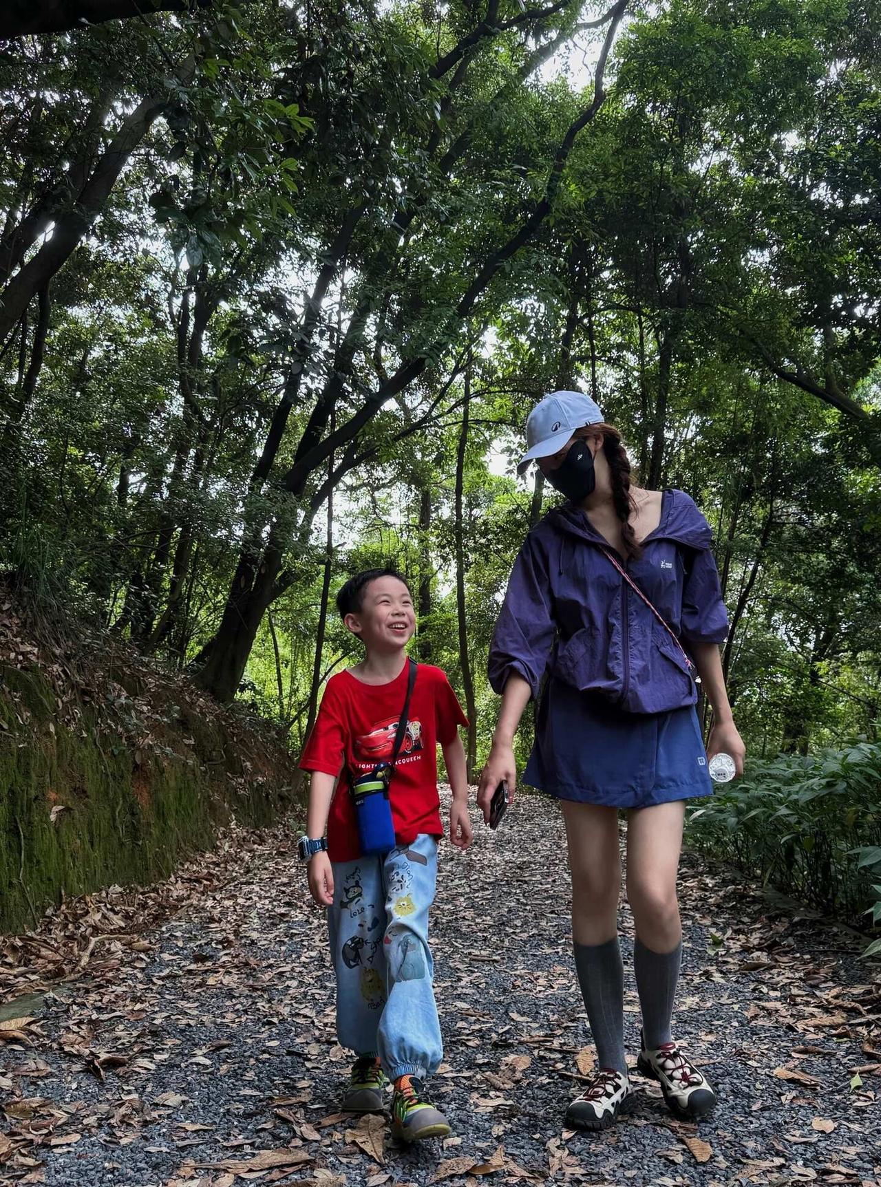 广州白云山-徒步路线去了那么多次白云山，这次终于走上这个徒步路线了。小路一路上