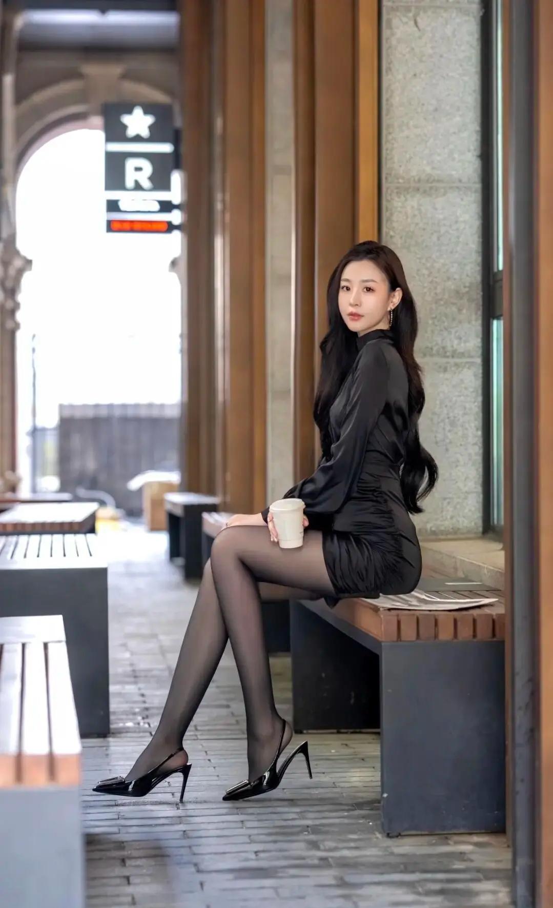 黑丝，高跟，性感美腿，大家喜欢吗？