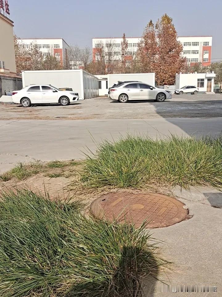 让员工彻底寒心的行为:1.一人多岗现象严重，让一个人千八个人的活;2.总让