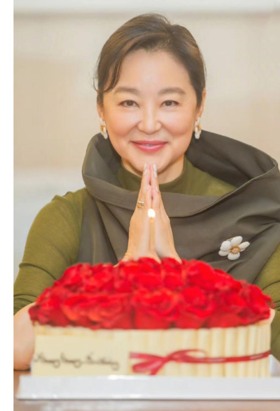 我有一个大胆的猜测昨日刷到林青霞说自己的豪宅，出现了大量的蟑螂我感觉很大概率