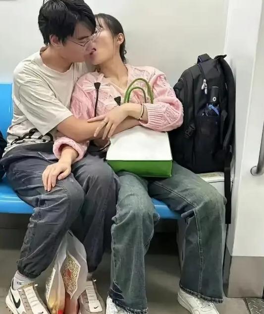 最离谱的道德绑架：我不害臊，反倒让旁人难堪，总有人把“肆意妄为”当个性，完全不管