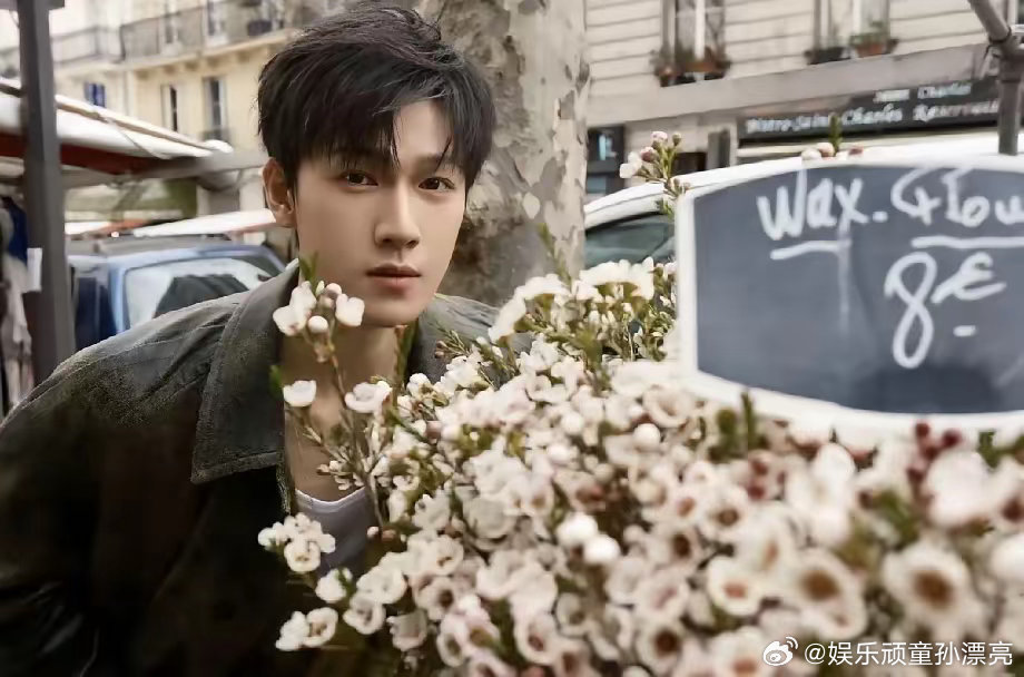 李昀锐衣服被撕烂了在一次近距离对抗中，李昀锐被身后突袭，双方用力拉扯间，他的白色