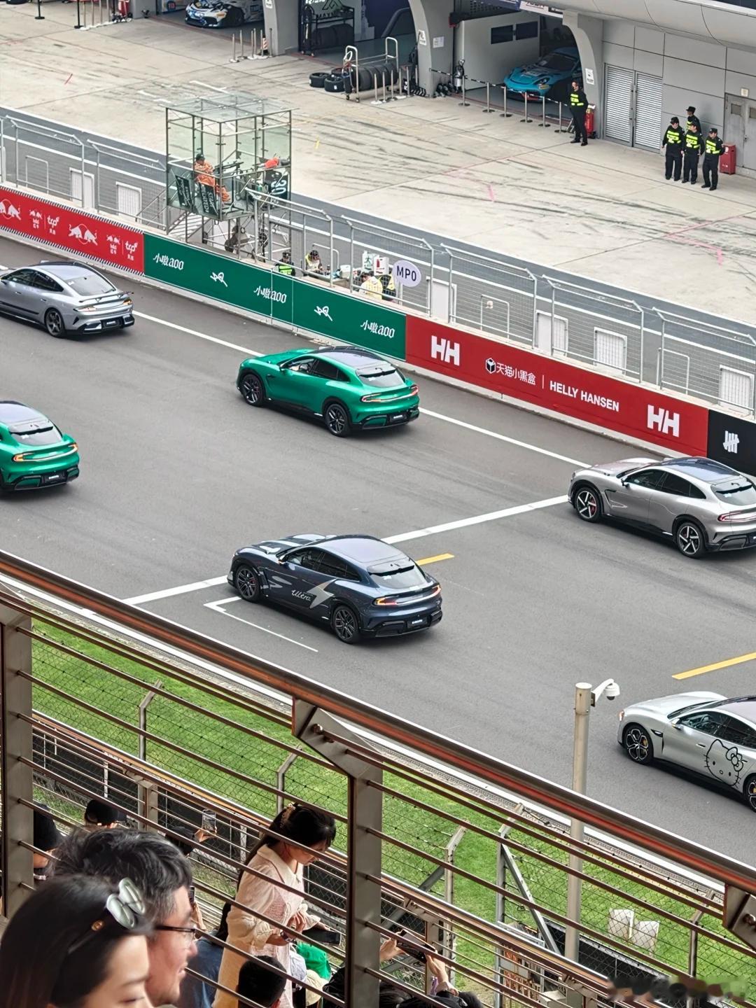 来洗洗眼睛，哪款帅哥都有任你挑选～