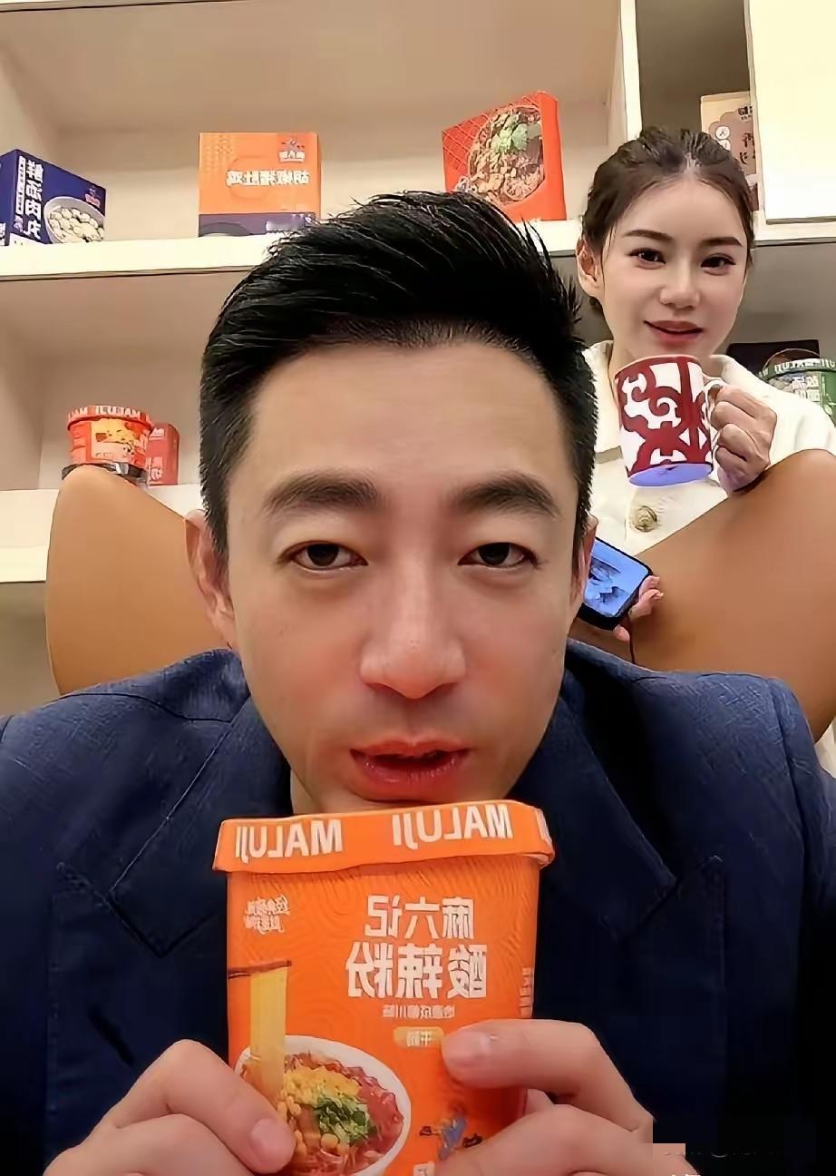 汪小菲…好像真的找到了他的岁月静好……有老妈给他打底做后盾。孩子们情绪也稳定