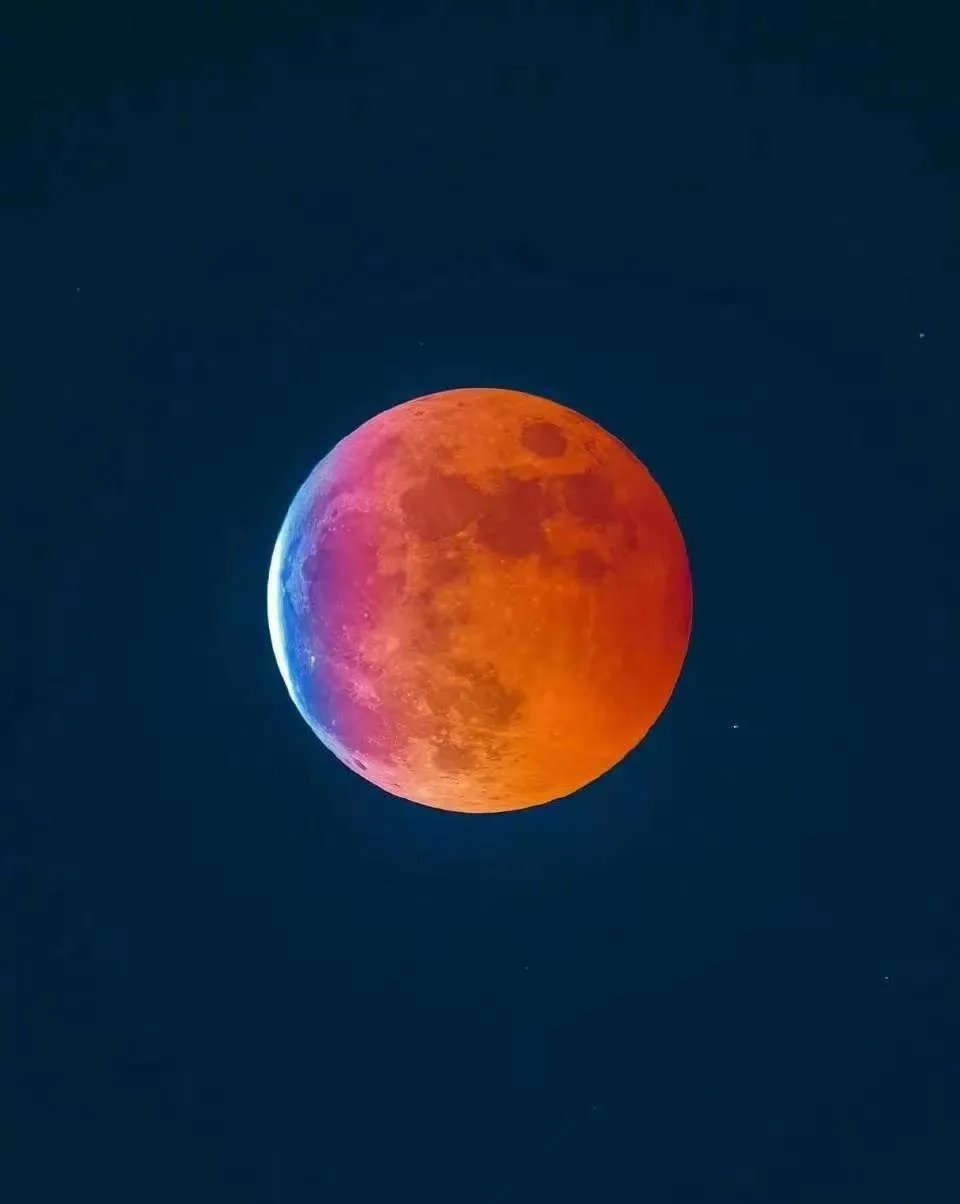 今天午夜至次日凌晨，将上演一场精彩绝伦的月全食天象，我国全境可见全过程。最精彩的