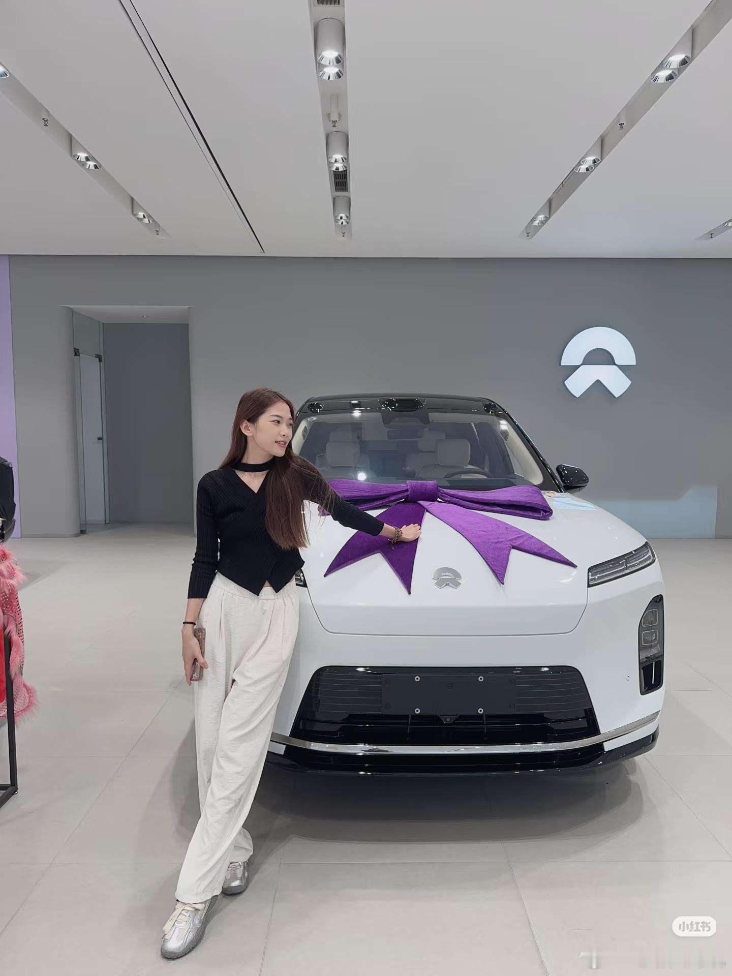 白到发光的大女主座驾✨蔚来ES8提车日记谁能拒绝全白蔚来ES8啊！🤍车身➕珍