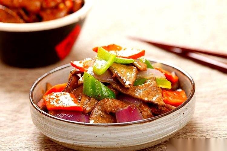 体检报告甩出来，“甘油三酯”那栏直接红了！有人血压稳如狗，胆固醇也正常，偏偏这玩