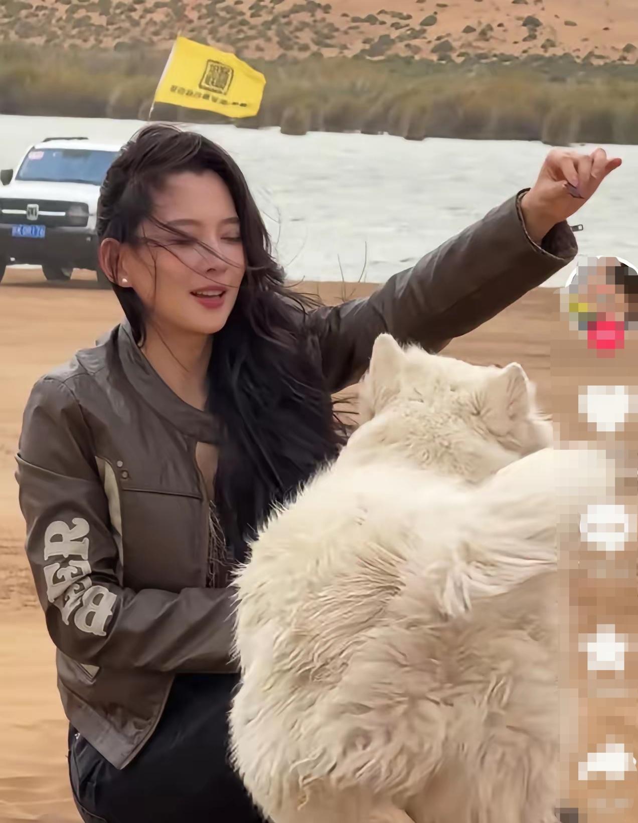 这个女人还有点本事哦，居然能赢过章子怡。挖了章子怡的墙脚，这对章子怡来说，是不是
