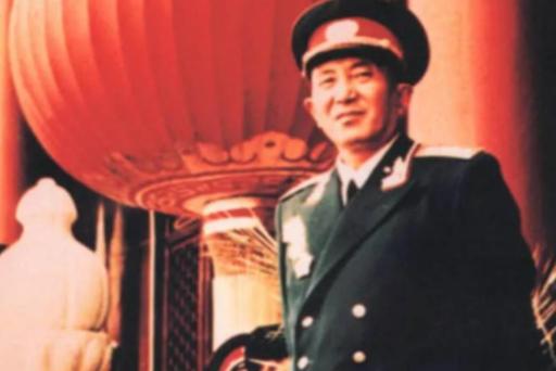 1966年3月18日，60岁的罗瑞卿将军从3楼纵身跳下，当场血流不止。消息传出，