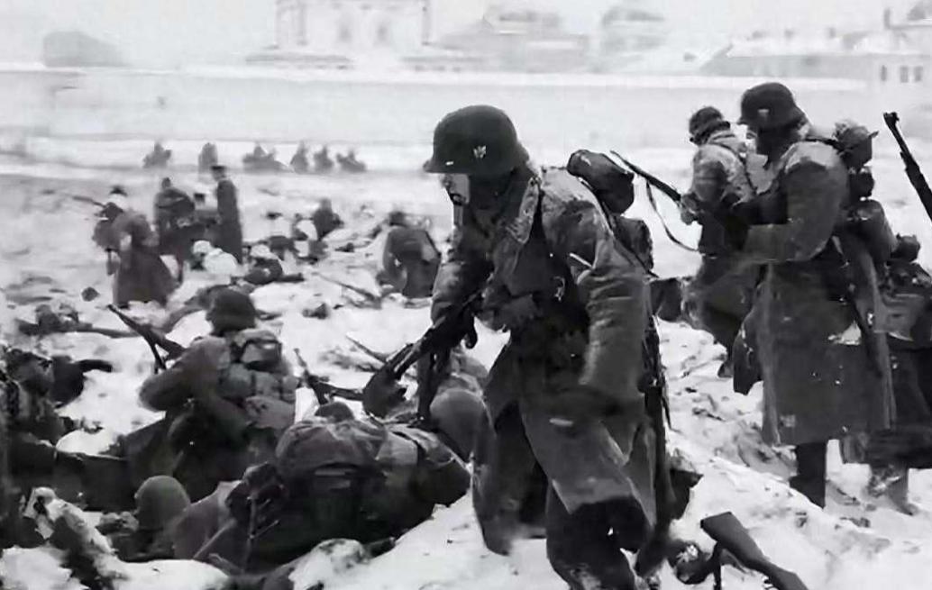 为什么德军在莫斯科，宁可被活活冻死，也不去拿苏联人的衣服？当初德国打到苏联，