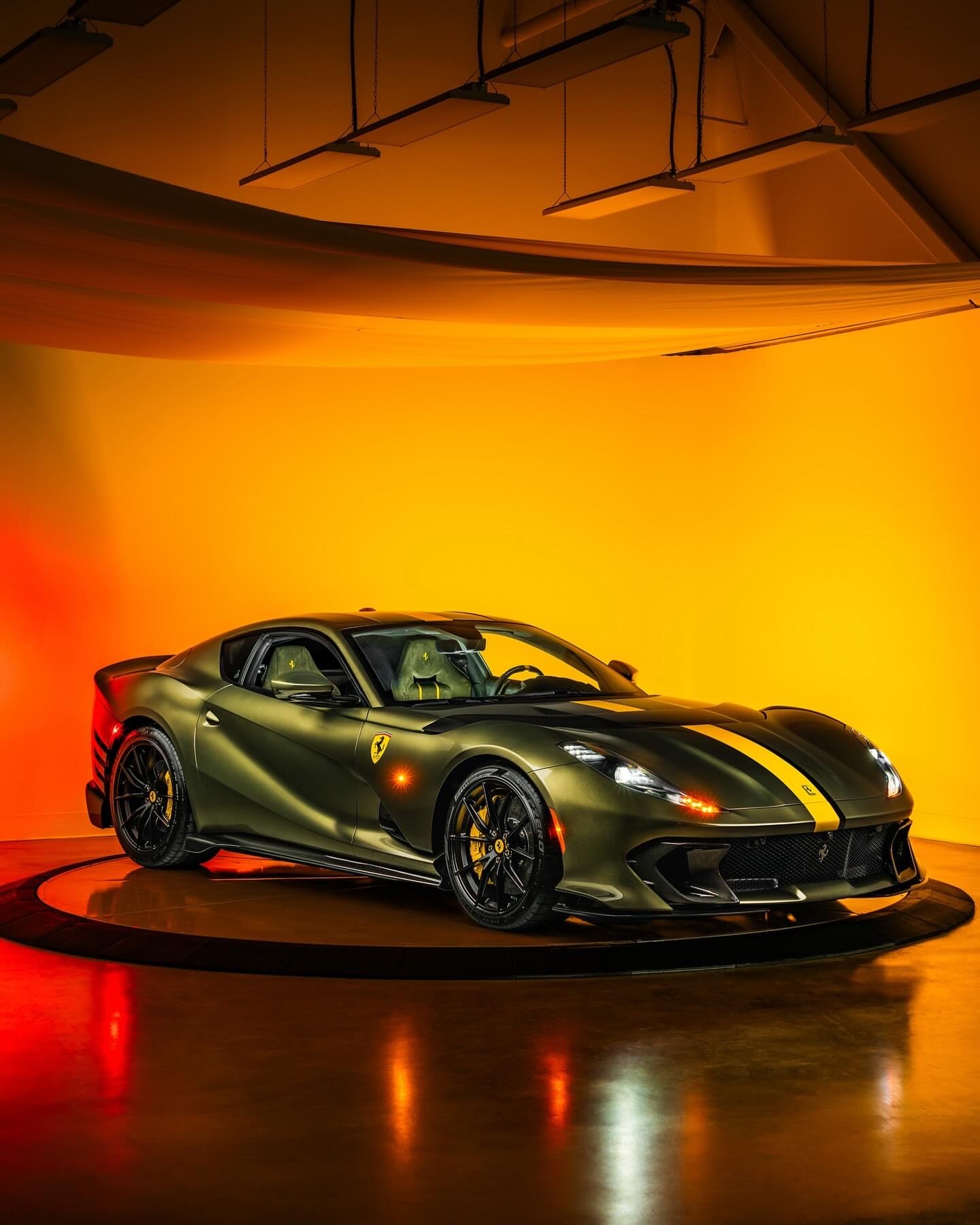 定制版812Competizione。这款812Competizione采用