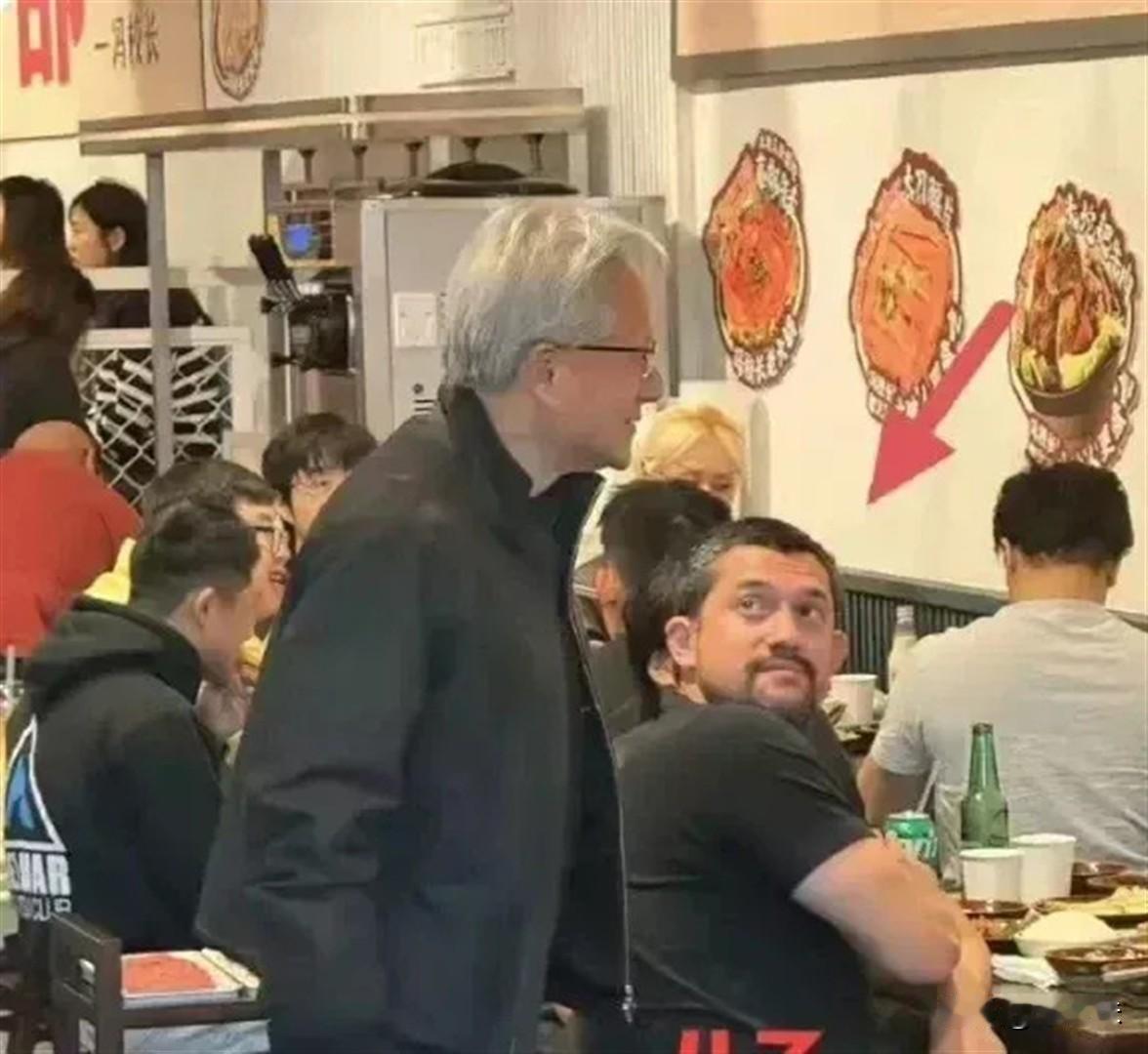 黄老儿子看起来好苍老呀，感觉比他岁数还大