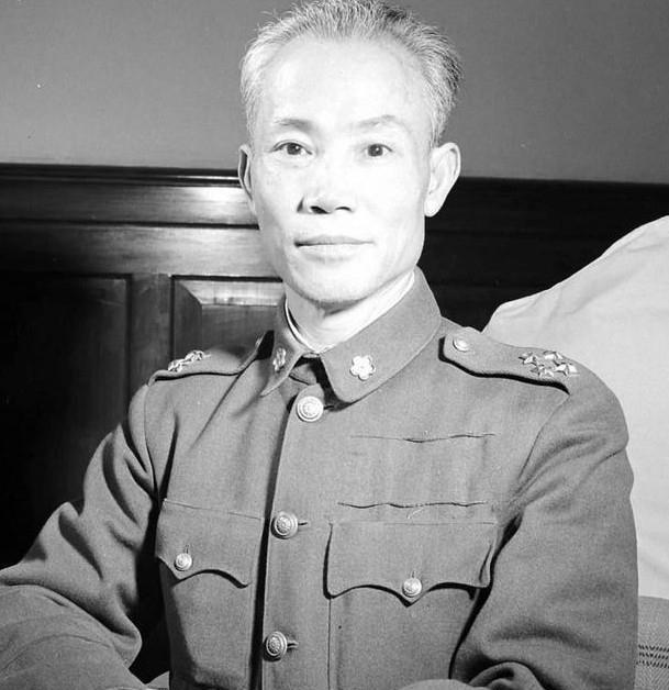 1957年蒋经国与陈诚之间明争暗斗频发，蒋介石感叹两人都是他最亲近的心腹人员！