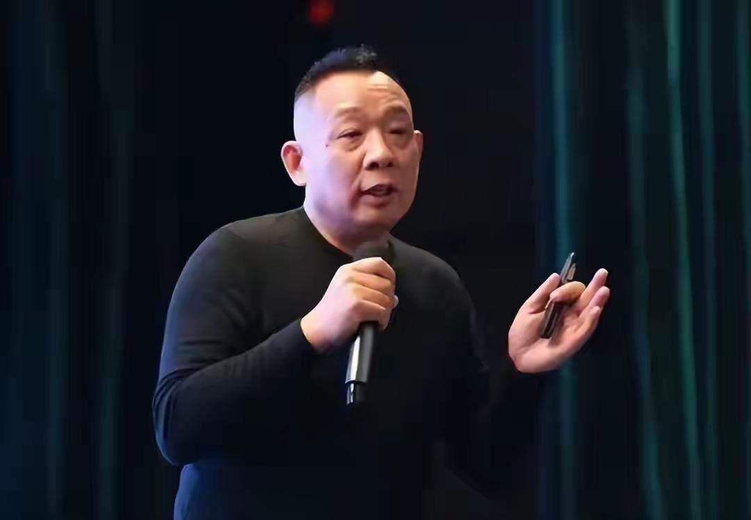 第一批招的30个刑释人员，全跑了。胖东来郑州店又要招刑释人员了。消息一出，网