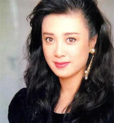 当年拍摄《封神榜》，饰演伯邑考的汤镇宗说：“如果再多拍两场戏，我就要把傅艺伟娶回