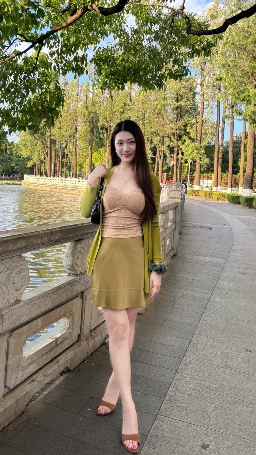 好事不嫌晚，是缘总会圆！记录生活，随手拍张照女人如何穿出含蓄的性感?分享一张
