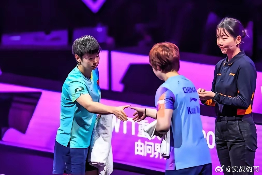 蒯曼赢了孙颖莎，代价是什么？世界杯签表揭晓——16进8，首轮就是孙颖莎对蒯曼。因