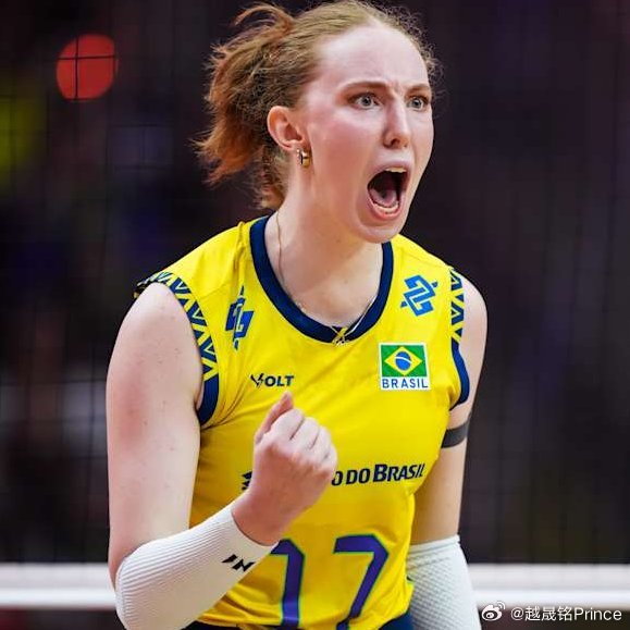 💥根据意媒消息，科内利亚诺正在构建新赛季阵容，他们可能对巴西球员朱莉娅·贝格