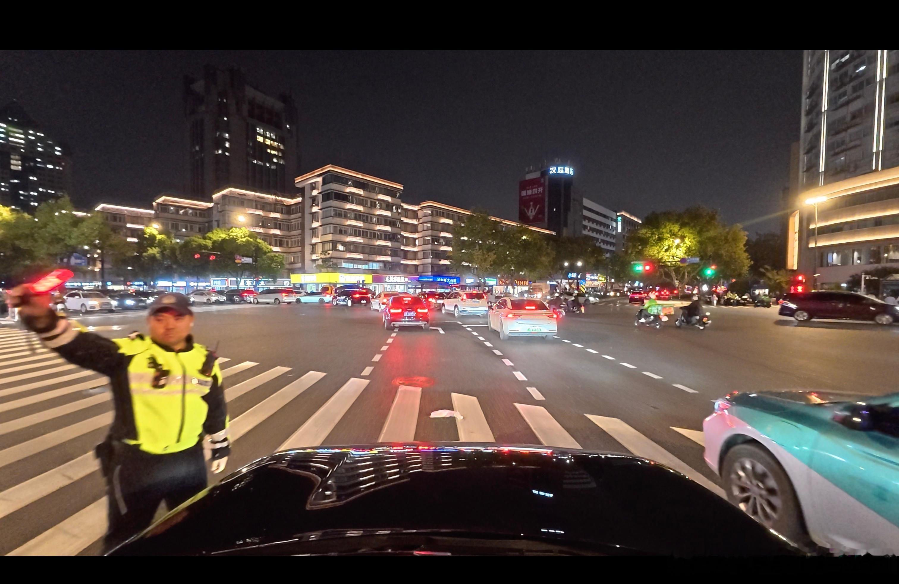 终于终于开上了，地平线HSD！！之前好几波的体验机会都因为种种原因错过了，今天总