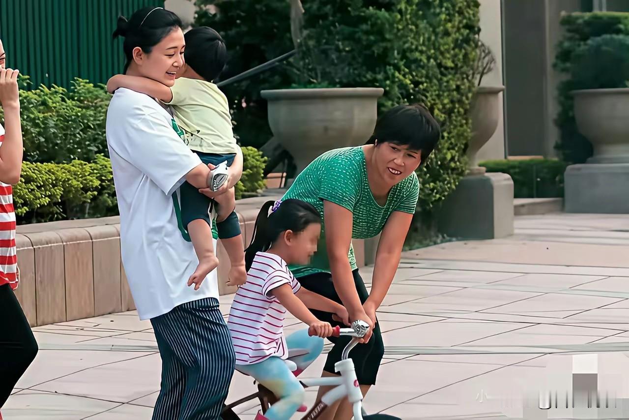 这个傻女人是不是觉得给夫家完成了“好”字就可以躺平了生完弟弟后的大S出