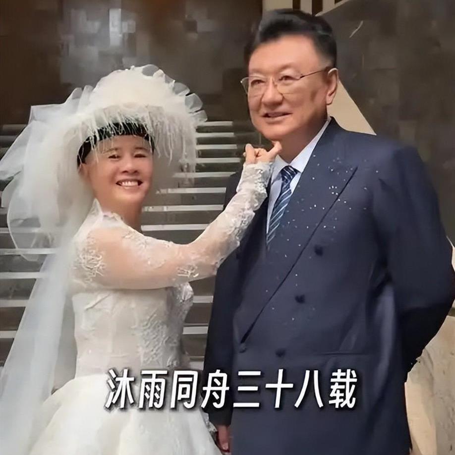 60岁就不能向往婚纱浪漫吗？金龟子刘纯燕趁着生日和结婚38周年，补上了年轻时