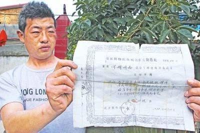一麻袋钱摆在面前，他没要。后来故宫为他破例。1985年，一个名叫何刚的河南商