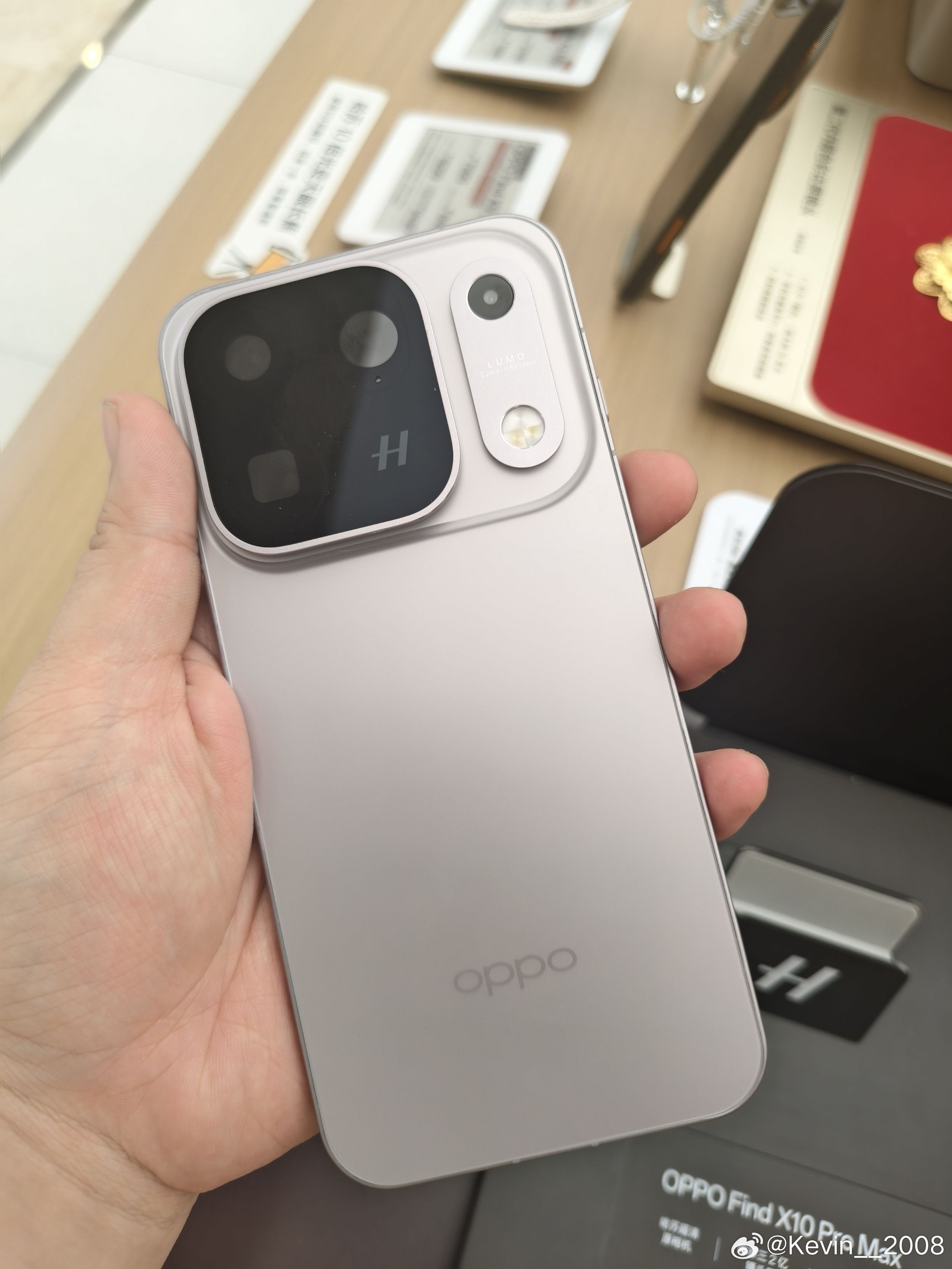OPPOFindX10系列三个颜色大家觉得哪个好看？​​​