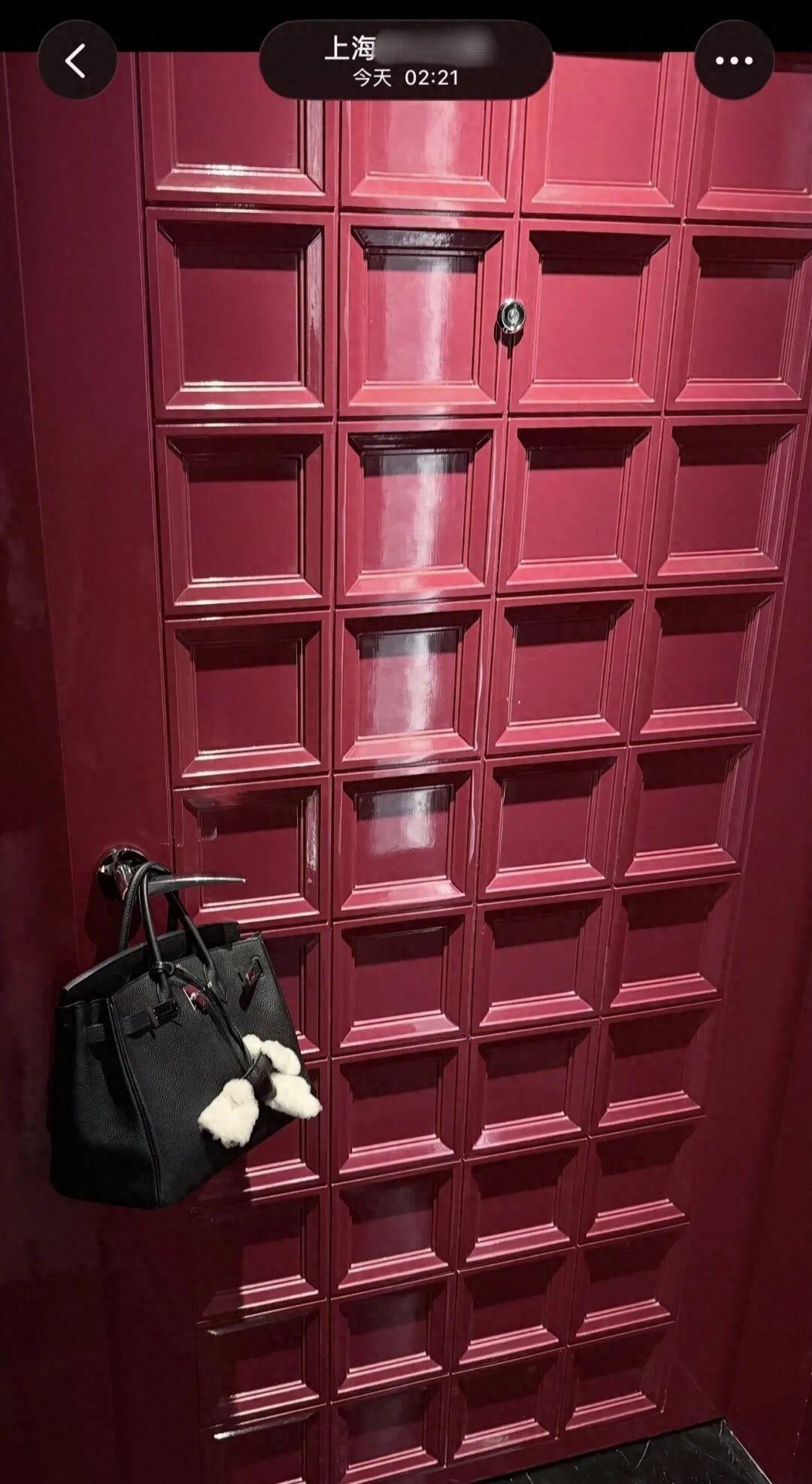 上海，一女子4700元入住某高端酒店，因担心爱马仕包被淋湿，特意叮嘱工作人员送回
