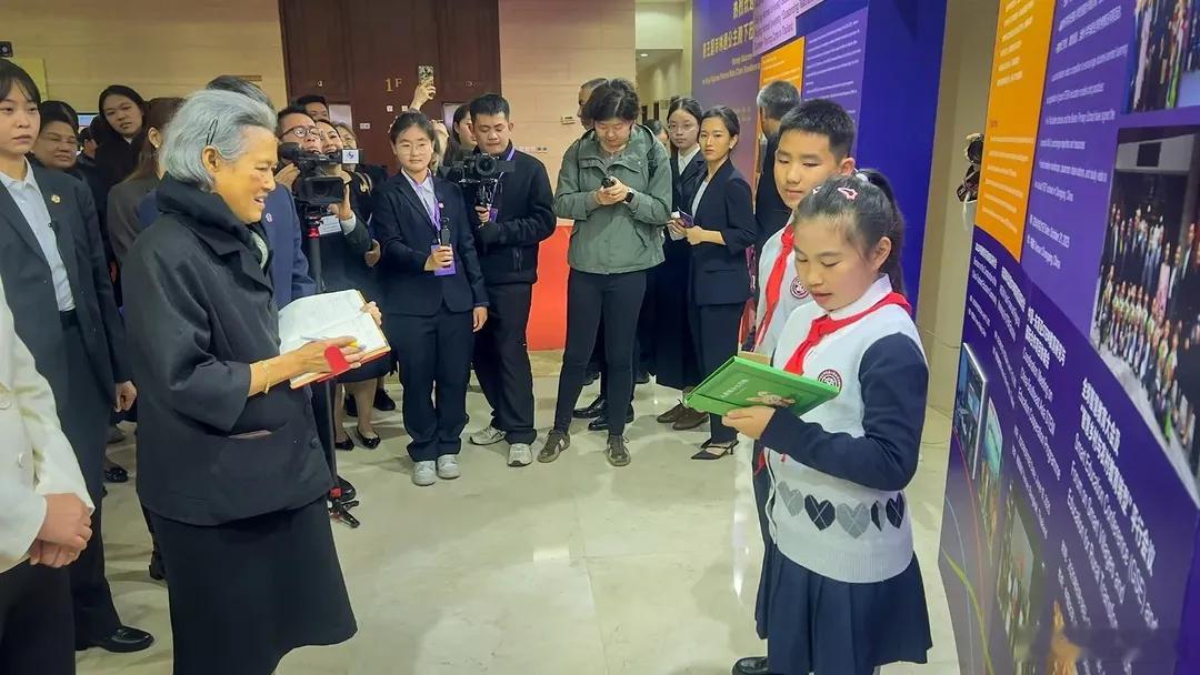 泰国王室🇹🇭🇨🇳4月9日，诗琳通公主前往中华人民共和国教育部下属、位于