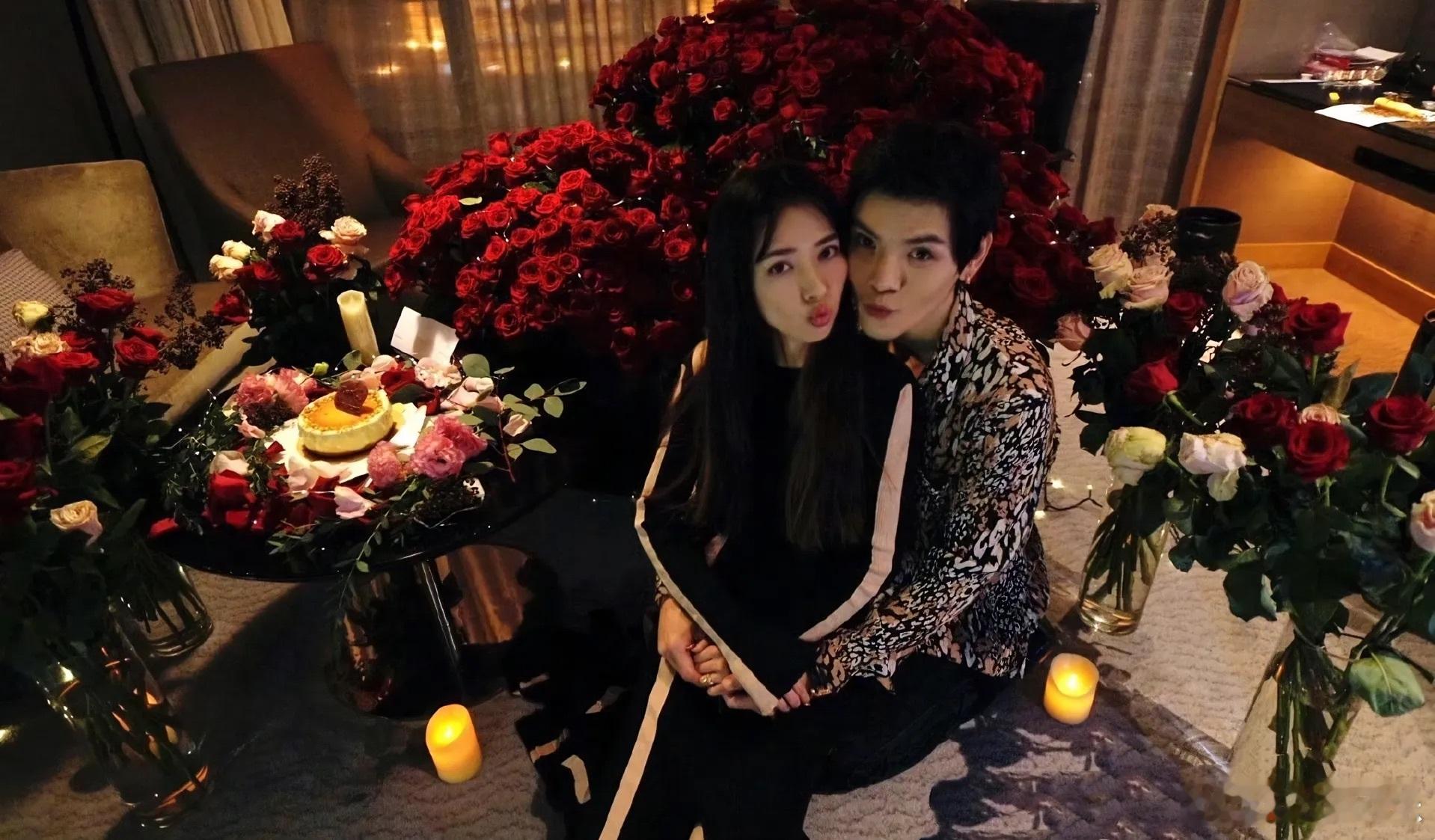 向佐首谈和郭碧婷求婚心情还记得当初向佐说，郭碧婷可太不好追了，向太也来助攻。向佐