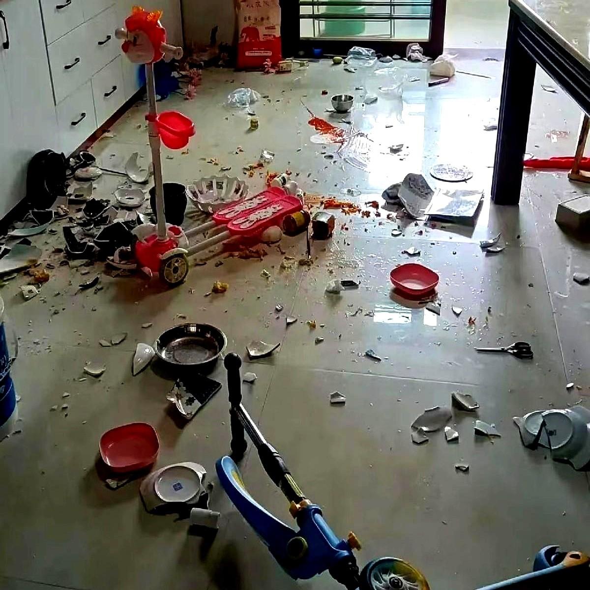 没忍住，跟婆婆干了一仗。昨天婆婆在客厅阳台打电话，给她哥哥打完又给她妹妹打，